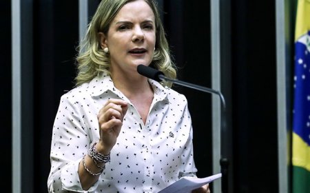 Em encontro de cultura e política em Paranaguá, Gleisi destaca resistência e desafios do PT