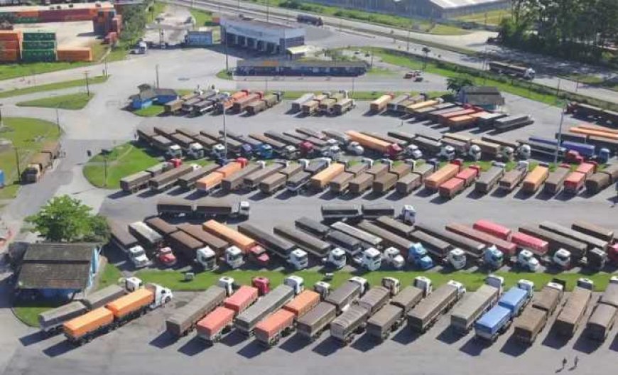 Caminhoneiros “presos” no Pátio de Triagem de Paranaguá enfrentam impasse sobre cargas reprovadas
