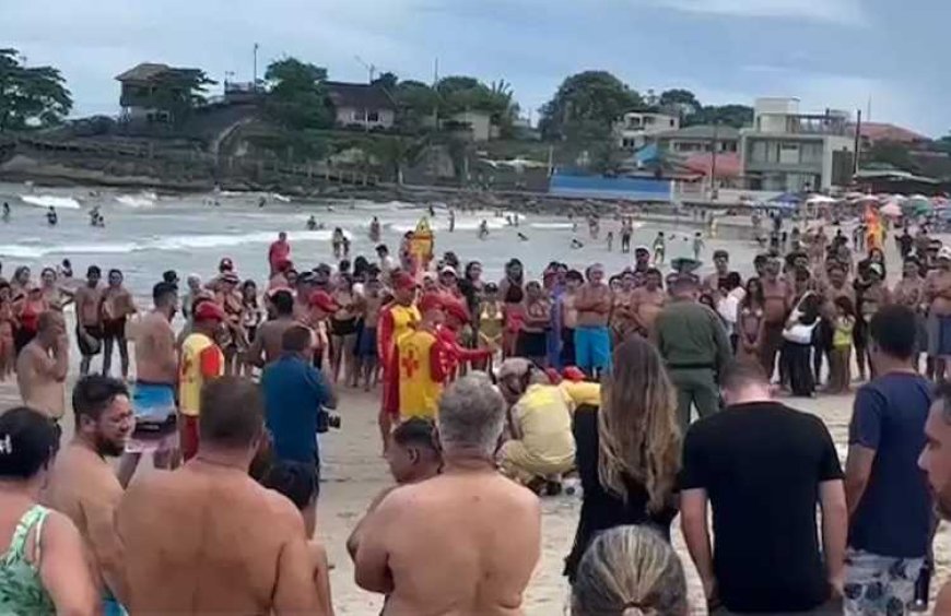 Idoso é socorrido de helicóptero após passar mal no mar e se afogar em Matinhos