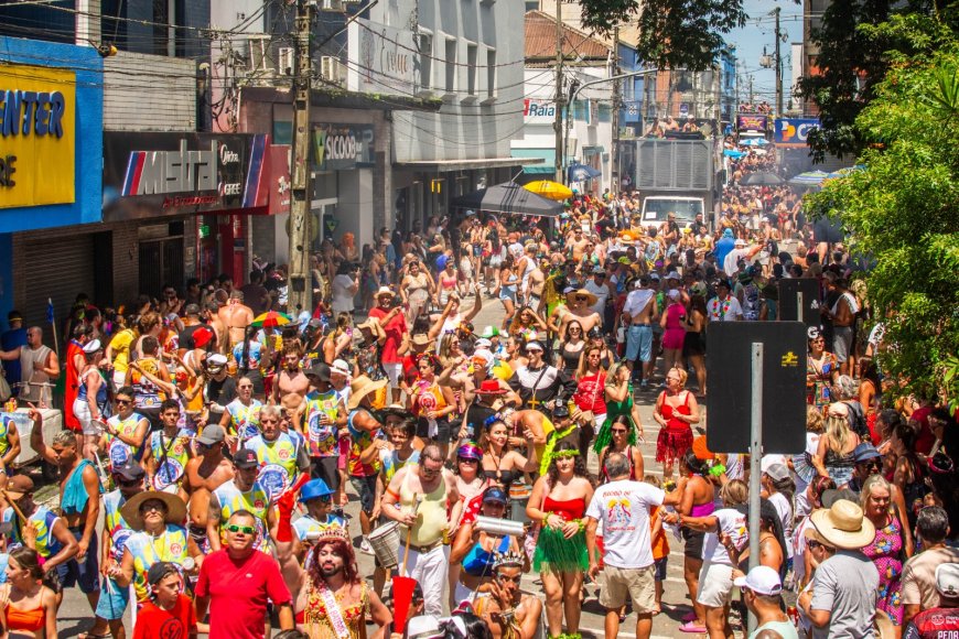 Banho à Fantasia arrasta multidão em Paranaguá e confirma sucesso da 74ª edição