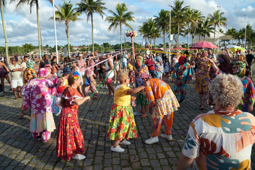 Folia do Boi de Mamão anima o pré-carnaval de Paranaguá